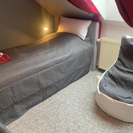 Best-Preis -Vip Lounge- Mit Netflix, Self-Check-In, Ebike Ladestation, Fahrradraum, Wlan Und Netflix - Direkt Am Elberadweg Im Herzen Von Wittenberge Luaran gambar