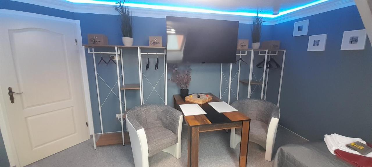 Best-Preis -Vip Lounge- Mit Netflix, Self-Check-In, Ebike Ladestation, Fahrradraum, Wlan Und Netflix - Direkt Am Elberadweg Im Herzen Von Wittenberge Luaran gambar