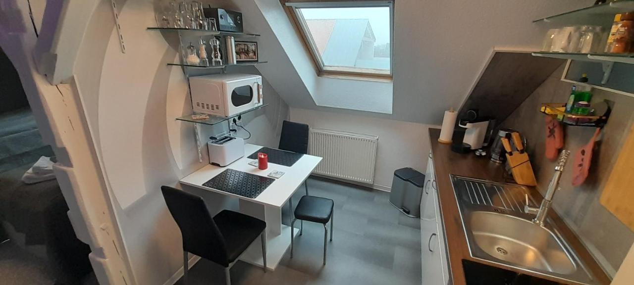 Best-Preis -Vip Lounge- Mit Netflix, Self-Check-In, Ebike Ladestation, Fahrradraum, Wlan Und Netflix - Direkt Am Elberadweg Im Herzen Von Wittenberge Luaran gambar