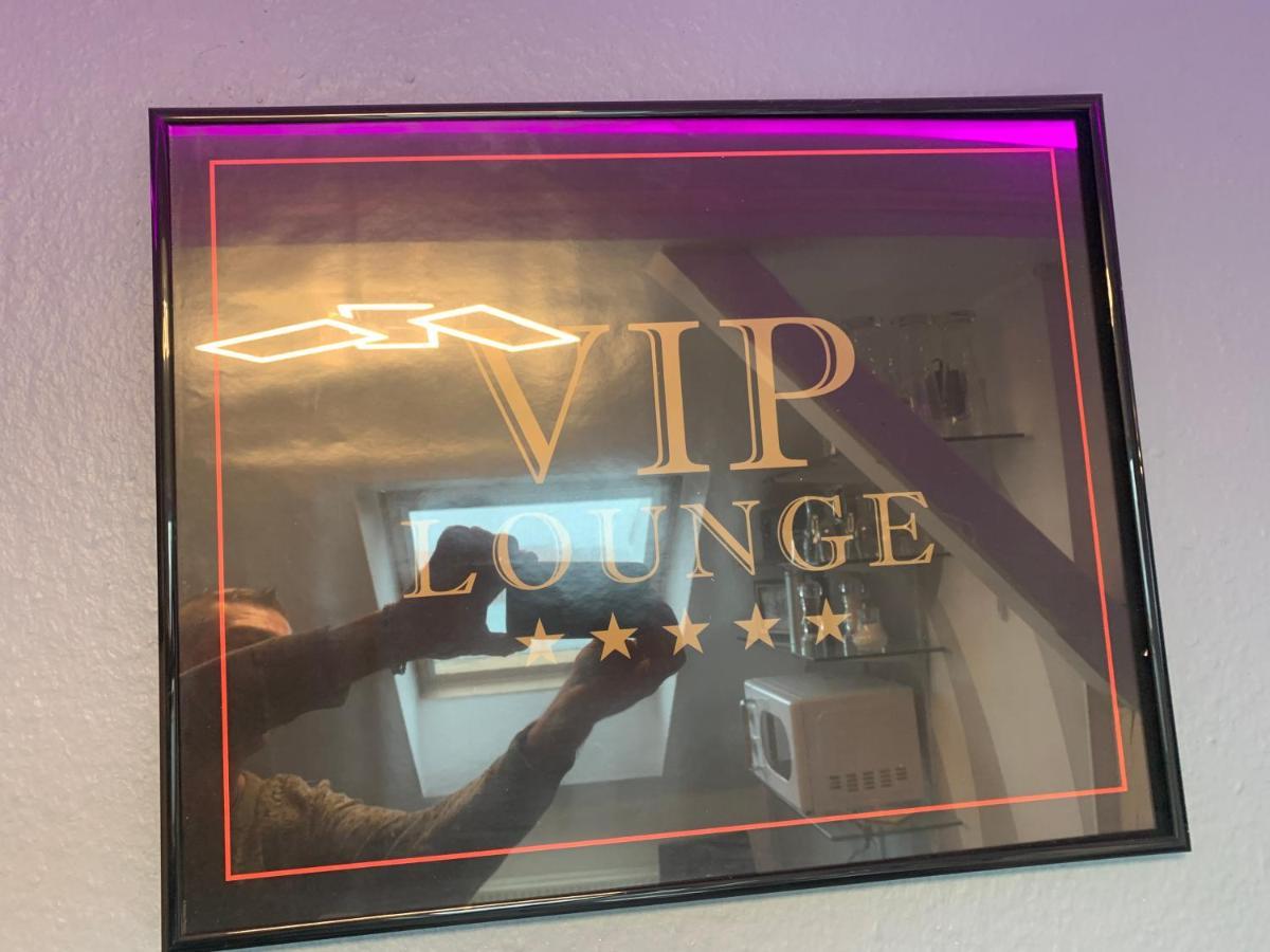 Best-Preis -Vip Lounge- Mit Netflix, Self-Check-In, Ebike Ladestation, Fahrradraum, Wlan Und Netflix - Direkt Am Elberadweg Im Herzen Von Wittenberge Luaran gambar