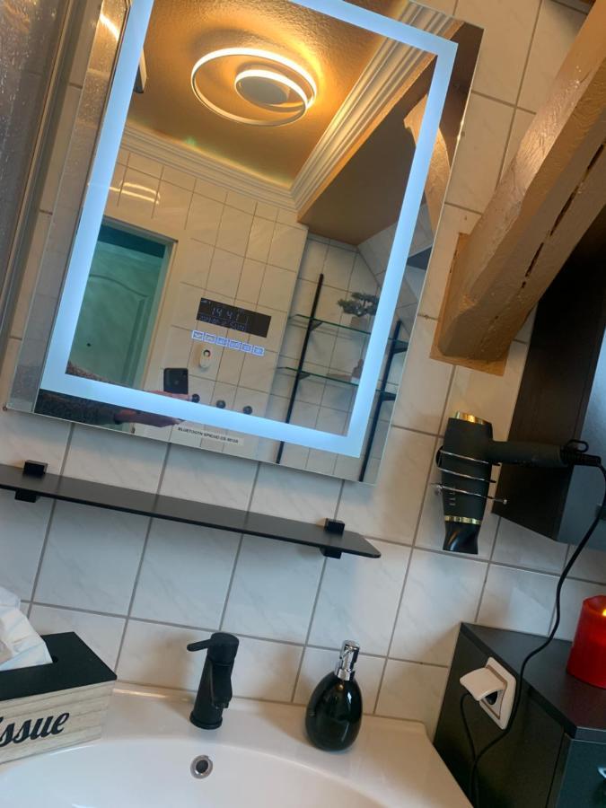 Best-Preis -Vip Lounge- Mit Netflix, Self-Check-In, Ebike Ladestation, Fahrradraum, Wlan Und Netflix - Direkt Am Elberadweg Im Herzen Von Wittenberge Luaran gambar