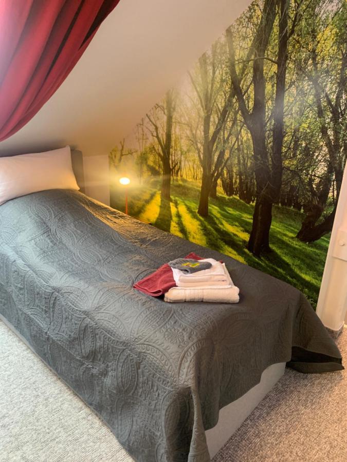 Best-Preis -Vip Lounge- Mit Netflix, Self-Check-In, Ebike Ladestation, Fahrradraum, Wlan Und Netflix - Direkt Am Elberadweg Im Herzen Von Wittenberge Luaran gambar