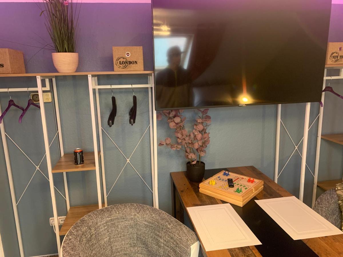 Best-Preis -Vip Lounge- Mit Netflix, Self-Check-In, Ebike Ladestation, Fahrradraum, Wlan Und Netflix - Direkt Am Elberadweg Im Herzen Von Wittenberge Luaran gambar