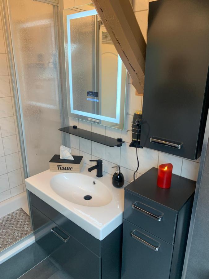 Best-Preis -Vip Lounge- Mit Netflix, Self-Check-In, Ebike Ladestation, Fahrradraum, Wlan Und Netflix - Direkt Am Elberadweg Im Herzen Von Wittenberge Luaran gambar
